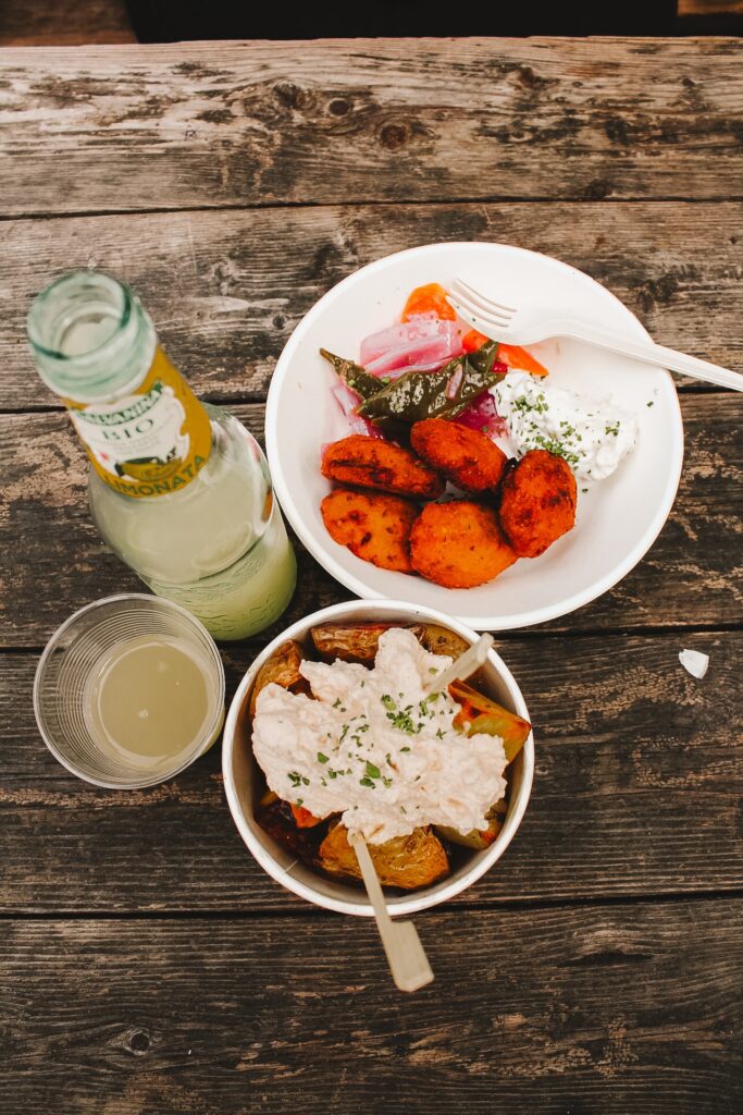 Falafel en Patatas Bravas in Giardini Margherita, Bologna
