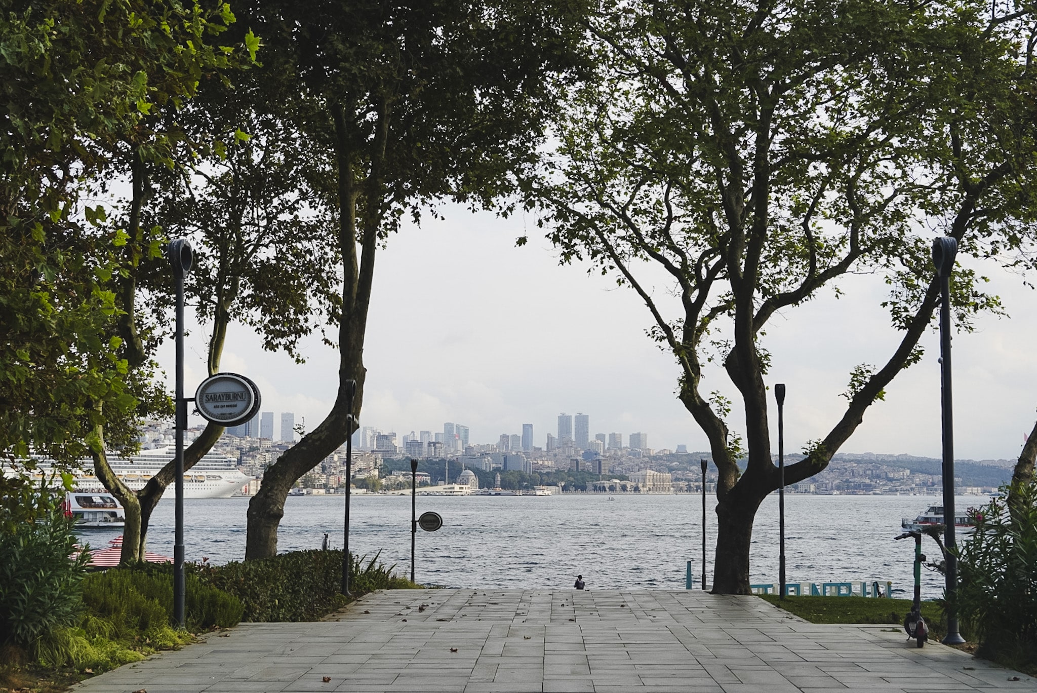 Gülhanepark, wandelboulevard langs de Bosphorus, Istanbul, Turkije.