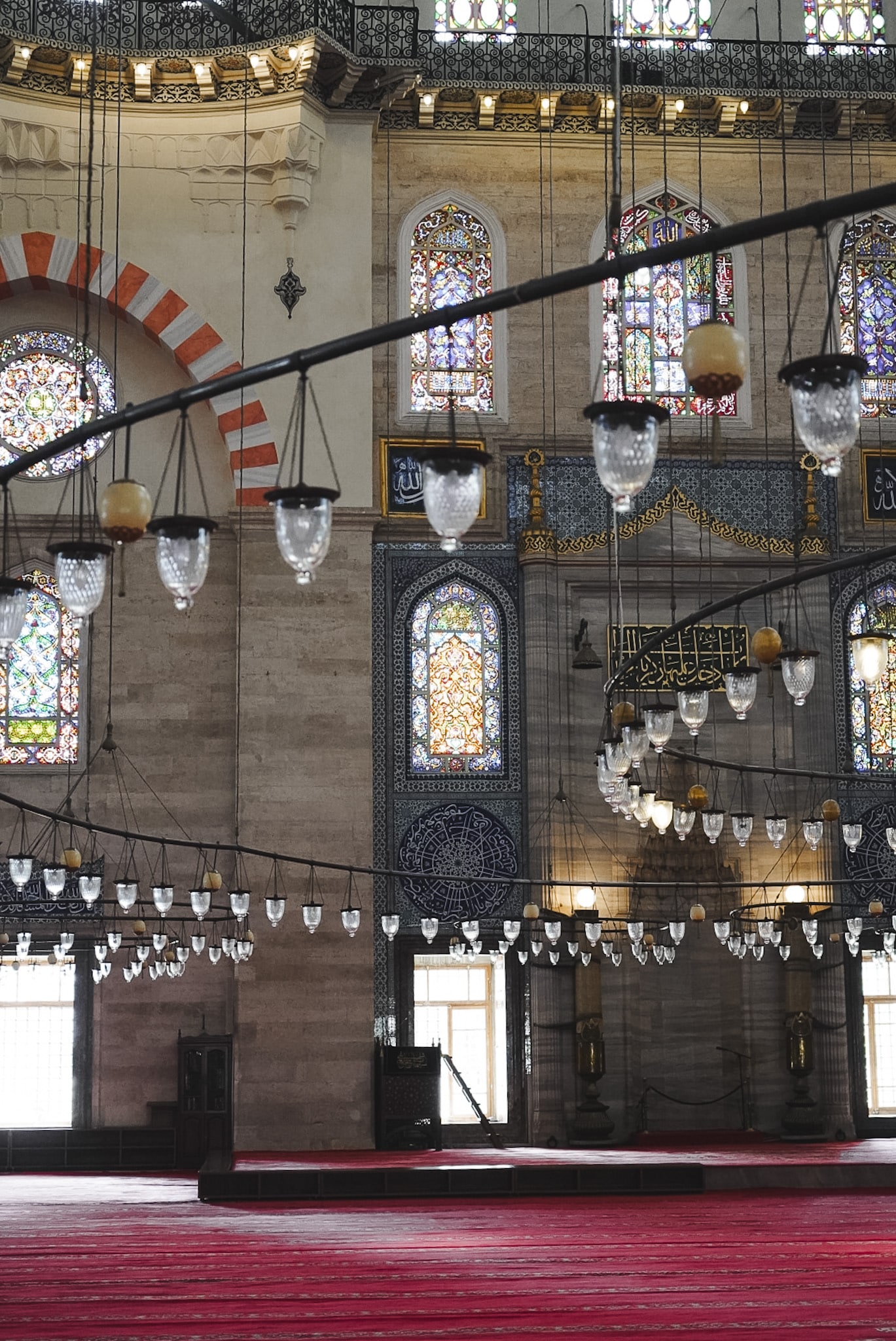 Binnenkant van de Süleymaniye Moskee, Istanbul, Turkije.
