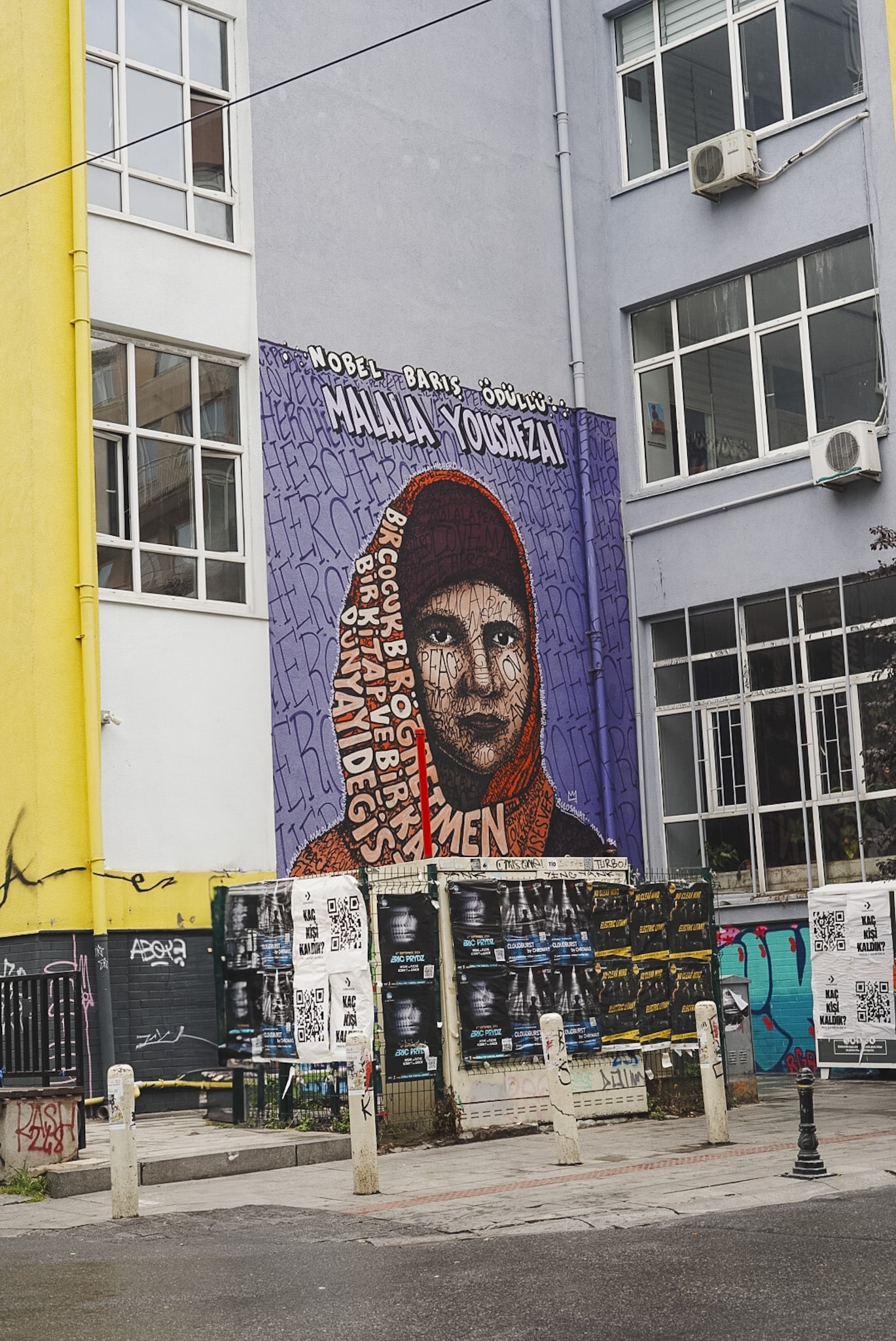 Street art in Kadiköy ter ere van nobelprijs winnaar Malala Yousafzai.