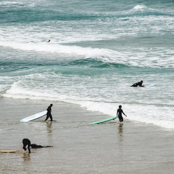 Leren surfen in Portugal: Dé ultieme surftrip in de Algarve